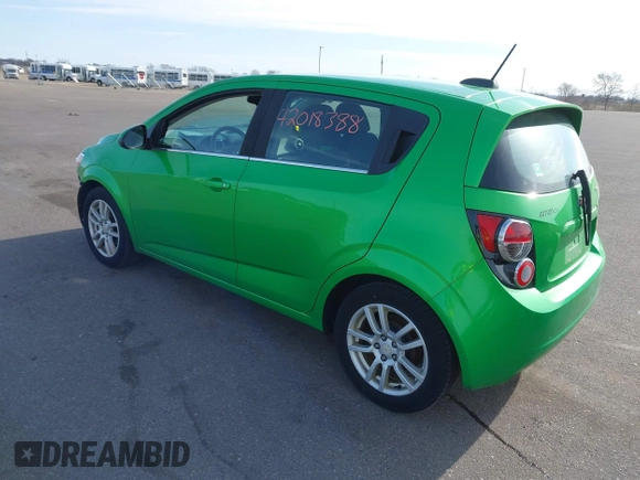 2016 Chevrolet Sonic LT z VIN 1G1JC6SH8G4146885, wystawiony jako IAAI lot #42018388 z przebiegiem 190 010 mil mil oraz . Historia ofert i sprzedaży dostępna na DreamBid. Obrazek 3.