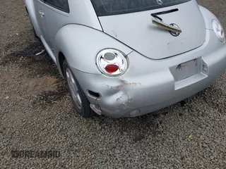 2001 Volkswagen Beetle GLX z VIN 3VWDD21C61M420884, wystawiony jako IAAI lot #40501130 z przebiegiem 179 868 mil mil oraz . Historia ofert i sprzedaży dostępna na DreamBid. Obrazek 6.