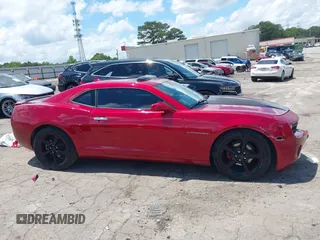 2013 Chevrolet Camaro LT z VIN 2G1FB1E39D9141179, wystawiony jako IAAI lot #42251362 z przebiegiem 135 433 mil mil oraz . Historia ofert i sprzedaży dostępna na DreamBid. Obrazek 13.