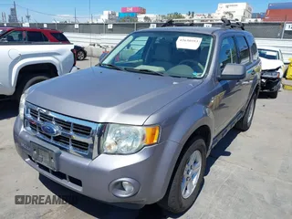 2008 Ford Escape Hybrid z VIN 1FMCU49H88KB89767, wystawiony jako IAAI lot #42650593 z przebiegiem 127 093 mil mil oraz . Historia ofert i sprzedaży dostępna na DreamBid. Obrazek 6.