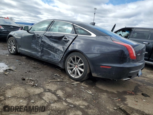 2017 Jaguar XJ with VIN SAJWJ2GD8H8W07547, listed as a Copart auction lot 47433375 with 40,258 mi miles and Clean Title. Bid and sale history available at carsss.com. Image 2.