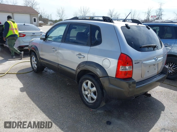 2005 Hyundai Tucson GLS with VIN KM8JN12D45U072567, listed as a IAAI auction lot 42002128 with 121,839 mi miles. Bid and sale history available at carsss.com. Image 3.