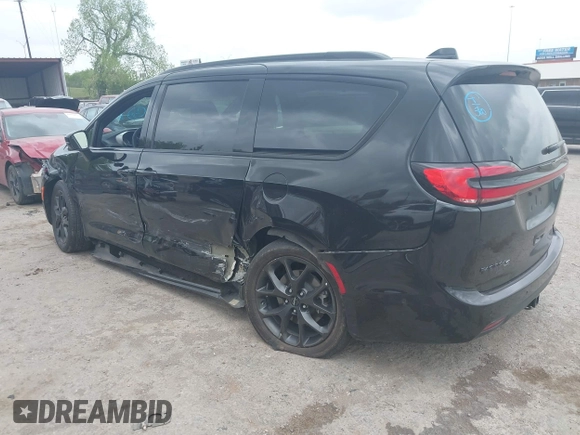 2024 Chrysler Pacifica Limited with VIN 2C4RC3GG1RR134781, listed as a IAAI auction lot 42070717 with 60,533 mi miles and . Bid and sale history available at DreamBid. Image 3.