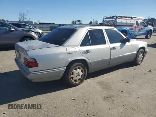 1995 Mercedes-Benz E Class with VIN WDBEA32EXSC163851, listed as a Copart auction lot 88441005 with 154,086 mi miles and Clean Title. Bid and sale history available at carsss.com. Image 3.