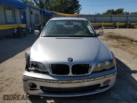 2003 BMW 3 Series 330xi with VIN WBAEW53413PG09450, listed as a Copart auction lot 74111954 with 252,295 mi miles and Salvage Title. Bid and sale history available at carsss.com. Image 5.