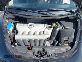 2010 Volkswagen New Beetle Coupe with VIN 3VWPW3AG0AM021811, listed as a IAAI auction lot 41941708 with 121,255 mi miles. Bid and sale history available at carsss.com. Image 10.