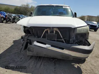 2003 Chevrolet Silverado 2500 Work Truck z VIN 1GCGC24U83Z103617, wystawiony jako Copart lot #54425355 z przebiegiem 222 388 mil mil oraz Szkoda całkowita • Salvage title. Historia ofert i sprzedaży dostępna na DreamBid. Obrazek 5.