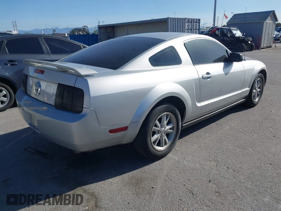 2006 Ford Mustang Standard with VIN 1ZVFT80N565198126, listed as a IAAI auction lot 41946052 with 159,915 mi miles. Bid and sale history available at carsss.com. Image 4.