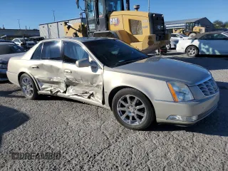 2007 Cadillac DTS Performance z VIN 1G6KD57907U187194, wystawiony jako Copart lot #79310374 z przebiegiem 108 144 mil mil oraz Szkoda całkowita • Salvage title. Historia ofert i sprzedaży dostępna na DreamBid. Obrazek 4.