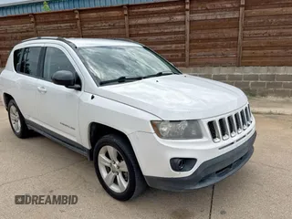 2016 Jeep Compass Sport z VIN 1C4NJCBA3GD568160, wystawiony jako Copart lot #63929375 z przebiegiem 177 406 mil mil oraz Czysty tytuł • Clean title. Historia ofert i sprzedaży dostępna na DreamBid. Obrazek 1.