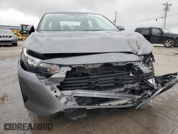 2024 Nissan Sentra S z VIN 3N1AB8BV9RY290833, wystawiony jako Copart lot #55655275 z przebiegiem 35 999 mil mil oraz Szkoda całkowita • Salvage title. Historia ofert i sprzedaży dostępna na DreamBid. Obrazek 5.