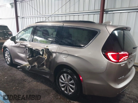 2017 Chrysler Pacifica Touring L with VIN 2C4RC1BG5HR565540, listed as a IAAI auction lot 41999464 with 110,056 mi miles and . Bid and sale history available at DreamBid. Image 6.