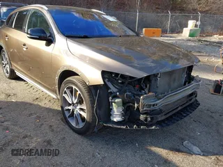 2016 Volvo V60 Cross Country T5 with VIN YV4612HK1G1018856, listed as a IAAI auction lot 41033744 with 120,451 mi miles. Bid and sale history available at carsss.com. Image 20.