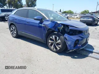 2021 Volkswagen ID.4 Pro S z VIN WVGKMPE20MP063883, wystawiony jako IAAI lot #42232947 z przebiegiem 44 354 mil mil oraz . Historia ofert i sprzedaży dostępna na DreamBid. Obrazek 1.
