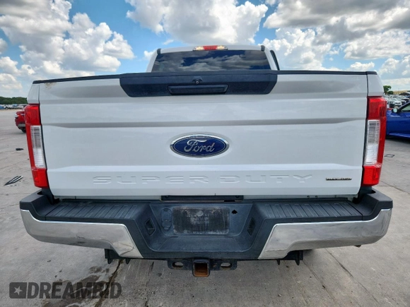 2018 Ford F-250 XL z VIN 1FT7W2B64JEC61730, wystawiony jako Copart lot #61922135 z przebiegiem 176 035 mil mil oraz Szkoda całkowita • Salvage title. Historia ofert i sprzedaży dostępna na DreamBid. Obrazek 6.