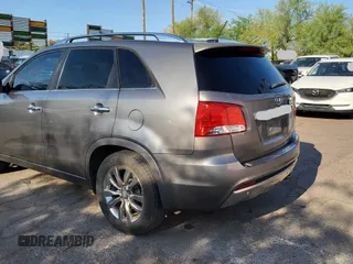 2011 Kia Sorento SX z VIN 5XYKW4A23BG164399, wystawiony jako Copart lot #60940845 z przebiegiem 196 401 mil mil oraz Czysty tytuł • Clean title. Historia ofert i sprzedaży dostępna na DreamBid. Obrazek 3.