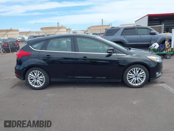 2017 Ford Focus Titanium z VIN 1FADP3N24HL326330, wystawiony jako IAAI lot #42594927 z przebiegiem 54 727 mil mil oraz . Historia ofert i sprzedaży dostępna na DreamBid. Obrazek 13.
