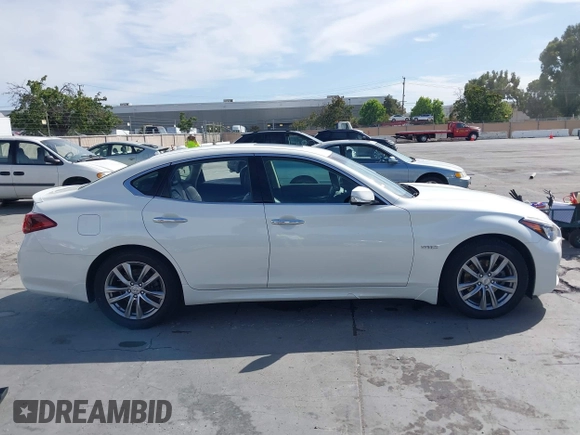 2016 Infiniti Q70 with VIN JN1EY1AP9GM470064, listed as a IAAI auction lot 42647765 with 111,474 mi miles and . Bid and sale history available at DreamBid. Image 13.