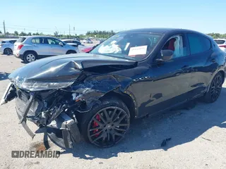 2023 Maserati Levante z VIN ZN661YUM3PX429958, wystawiony jako IAAI lot #41844196 z przebiegiem 19 878 mil mil oraz . Historia ofert i sprzedaży dostępna na DreamBid. Obrazek 2.