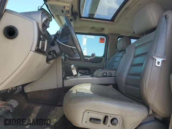 2003 Hummer H2 z VIN 5GRGN23U33H142552, wystawiony jako Copart lot #61152055 z przebiegiem Nie podano mil oraz Czysty tytuł • Clean title. Historia ofert i sprzedaży dostępna na DreamBid. Obrazek 7.