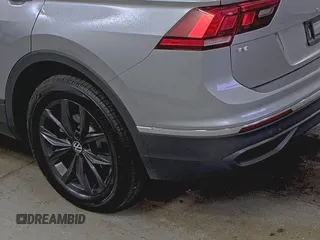 2024 Volkswagen Tiguan SE z VIN 3VV3B7AX5RM084940, wystawiony jako IAAI lot #42731231 z przebiegiem 19 747 mil mil oraz . Historia ofert i sprzedaży dostępna na DreamBid. Obrazek 4.