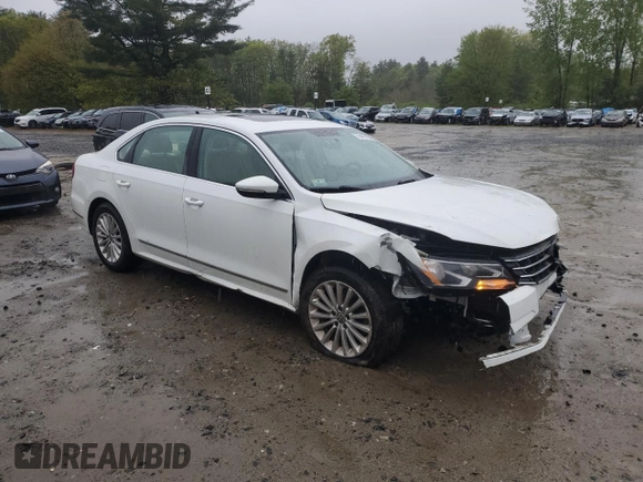 2017 Volkswagen Passat SE z VIN 1VWBT7A34HC039974, wystawiony jako Copart lot #56467785 z przebiegiem 104 996 mil mil oraz Szkoda całkowita • Salvage title. Historia ofert i sprzedaży dostępna na DreamBid. Obrazek 4.