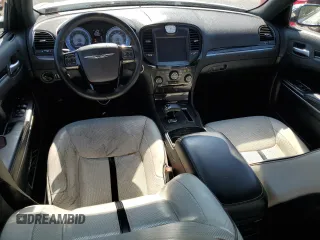 2014 Chrysler 300 z VIN 2C3CCAAG5EH343013, wystawiony jako Copart lot #54422505 z przebiegiem 86 036 mil mil oraz Szkody całkowita. Historia ofert i sprzedaży dostępna na DreamBid. Obrazek 8.