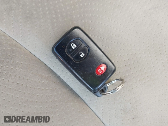 2011 Toyota Prius I z VIN JTDKN3DU0B0253881, wystawiony jako IAAI lot #42504310 z przebiegiem 148 758 mil mil oraz . Historia ofert i sprzedaży dostępna na DreamBid. Obrazek 11.