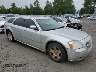 2005 Dodge Magnum SE z VIN 2D4FV48V65H683993, wystawiony jako Copart lot #67498284 z przebiegiem 164 931 mil mil oraz Szkoda całkowita • Salvage title. Historia ofert i sprzedaży dostępna na DreamBid. Obrazek 4.