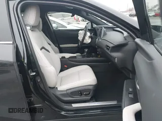 2023 Lexus UX 250h Premium с VIN JTHP6JBH5P2153167, выставлен на аукционе IAAI как лот 41432919 с пробегом 20 608 миль миль и . История ставок и продаж доступна на DreamBid. Изображение 5.