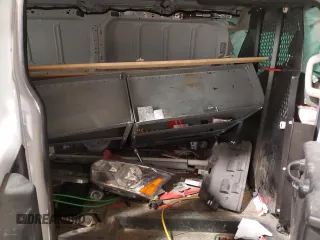 2018 Ford Transit z VIN 1FTYR1ZM0JKB37885, wystawiony jako Copart lot #41970135 z przebiegiem Nie podano mil oraz Szkody całkowita. Historia ofert i sprzedaży dostępna na DreamBid. Obrazek 10.