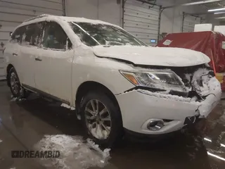 2014 Nissan Pathfinder Platinum with VIN 5N1AR2MM3EC735298, listed as a IAAI auction lot 41270246 with 151,824 mi miles and . Bid and sale history available at DreamBid. Image 1.