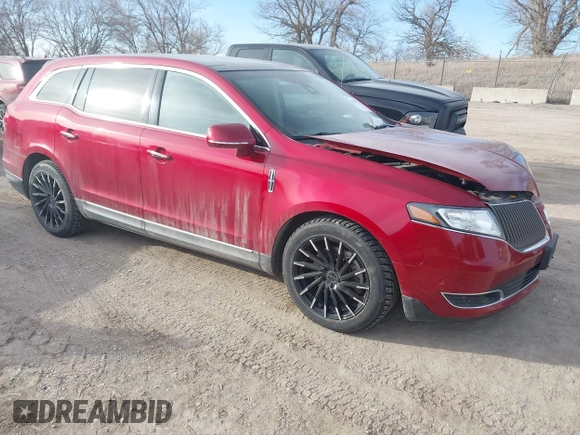 2014 Lincoln MKT EcoBoost z VIN 2LMHJ5ATXEBL58430, wystawiony jako IAAI lot #41657571 z przebiegiem 58 502 mil mil oraz . Historia ofert i sprzedaży dostępna na DreamBid. Obrazek 1.