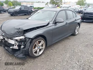 2018 BMW 3 Series 340i xDrive z VIN WBA8B7C52JA576565, wystawiony jako IAAI lot #42187346 z przebiegiem 59 429 mil mil oraz . Historia ofert i sprzedaży dostępna na DreamBid. Obrazek 2.
