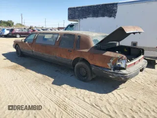 1997 Lincoln Town Car Executive z VIN 1LNLM81W0VY678786, wystawiony jako Copart lot #64906284 z przebiegiem Nie podano mil oraz Szkody całkowita. Historia ofert i sprzedaży dostępna na DreamBid. Obrazek 2.