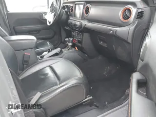 2022 Jeep Gladiator Mojave z VIN 1C6JJTEG8NL130971, wystawiony jako IAAI lot #41163074 z przebiegiem 47 142 mil mil oraz . Historia ofert i sprzedaży dostępna na DreamBid. Obrazek 5.
