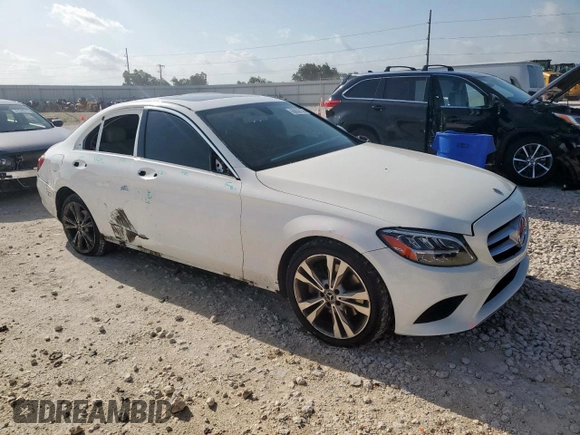 2019 Mercedes-Benz C 300 with VIN 55SWF8DB7KU289125, listed as a Copart auction lot 60836135 with 98,776 mi miles and Salvage title. Bid and sale history available at DreamBid. Image 4.