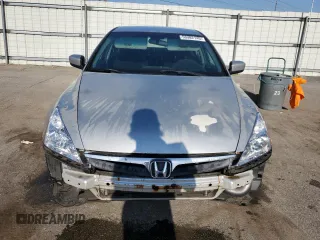 2006 Honda Accord LX SE z VIN 1HGCM55336A121367, wystawiony jako Copart lot #53382145 z przebiegiem 271 736 mil mil oraz Szkoda całkowita • Salvage title. Historia ofert i sprzedaży dostępna na DreamBid. Obrazek 5.