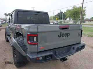 2022 Jeep Gladiator Texas Trail z VIN 1C6HJTAG2NL176011, wystawiony jako IAAI lot #42193864 z przebiegiem 27 219 mil mil oraz . Historia ofert i sprzedaży dostępna na DreamBid. Obrazek 3.