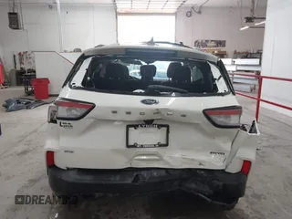 2021 Ford Escape SE z VIN 1FMCU9G61MUA32742, wystawiony jako IAAI lot #42418385 z przebiegiem 75 062 mil mil oraz . Historia ofert i sprzedaży dostępna na DreamBid. Obrazek 17.
