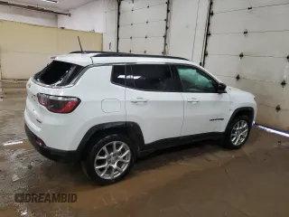2023 Jeep Compass Latitude Lux z VIN 3C4NJDFN0PT559414, wystawiony jako Copart lot #48140005 z przebiegiem 21 559 mil mil oraz Szkoda całkowita • Salvage title. Historia ofert i sprzedaży dostępna na DreamBid. Obrazek 3.