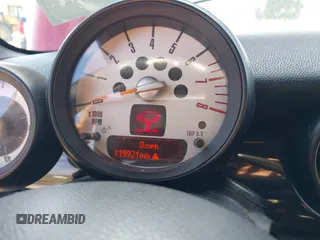 2014 MINI Convertible S с VIN WMWZP3C50ET298497, выставлен на аукционе IAAI как лот 42345812 с пробегом 119 921 миль миль и . История ставок и продаж доступна на DreamBid. Изображение 7.