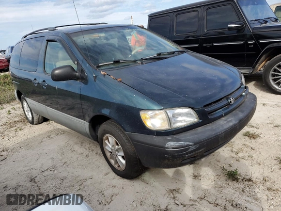 1998 Toyota Sienna LE with VIN 4T3ZF13C8WU026660, listed as a Copart auction lot 76808324 with 305,832 mi miles and Salvage Title. Bid and sale history available at carsss.com. Image 4.
