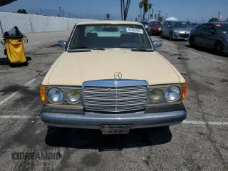 1983 Mercedes-Benz 300 D z VIN WDBAB33AXDB017451, wystawiony jako Copart lot #60463935 z przebiegiem 314 995 mil mil oraz Czysty tytuł • Clean title. Historia ofert i sprzedaży dostępna na DreamBid. Obrazek 5.