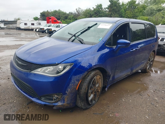 2018 Chrysler Pacifica Touring Plus with VIN 2C4RC1FG9JR228594, listed as a IAAI auction lot 42298327 with 85,685 mi miles and . Bid and sale history available at DreamBid. Image 17.