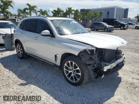 2024 BMW X5 xDrive40i z VIN 5UX23EU04R9T59544, wystawiony jako Copart lot #55708135 z przebiegiem 23 706 mil mil oraz Tytuł czysty. Historia ofert i sprzedaży dostępna na DreamBid. Obrazek 4.