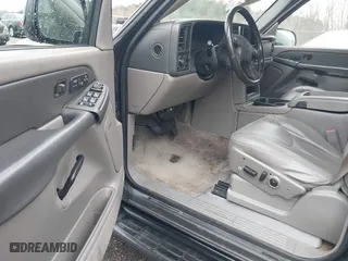 2003 Chevrolet Tahoe LS with VIN 1GNEC13Z73R243308, listed as a IAAI auction lot 41510266 with 246,378 mi miles. Bid and sale history available at carsss.com. Image 5.