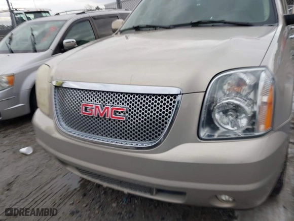 2008 GMC Yukon Denali with VIN 1GKFK63888J149145, listed as a IAAI auction lot 41395841 with NaN miles. Bid and sale history available at carsss.com. Image 17.
