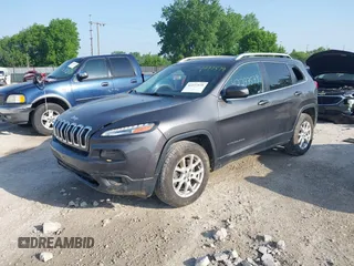 2017 Jeep Cherokee Latitude z VIN 1C4PJMCB7HW501797, wystawiony jako IAAI lot #42277579 z przebiegiem 107 639 mil mil oraz . Historia ofert i sprzedaży dostępna na DreamBid. Obrazek 17.