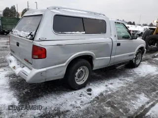1996 GMC Sonoma with VIN 1GTCS1446T8505797, listed as a Copart auction lot 87644265 with 171,790 mi miles and Salvage Title. Bid and sale history available at carsss.com. Image 3.